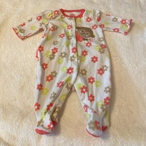 Carter’s girl footie sleeper size 0-3M